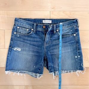 Madewell cutoff shorts / size 26 / medium blue denim